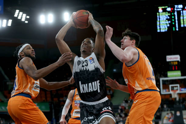 更需要球员 更需要球员