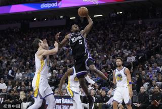 汤普森18分独行侠送爵士3连败 国王轻取开拓者.